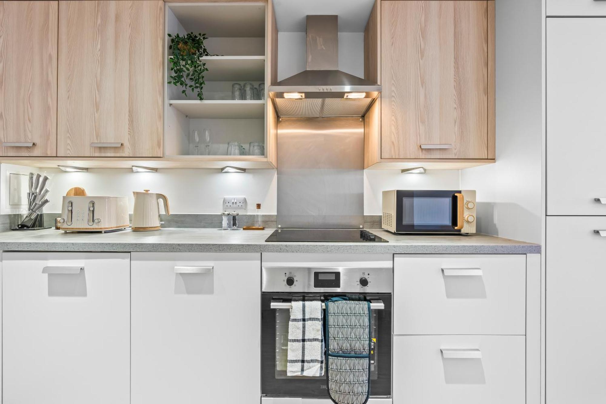Modern Cosy 1-bed, Sleeps 6, Central, Netflix Apartment