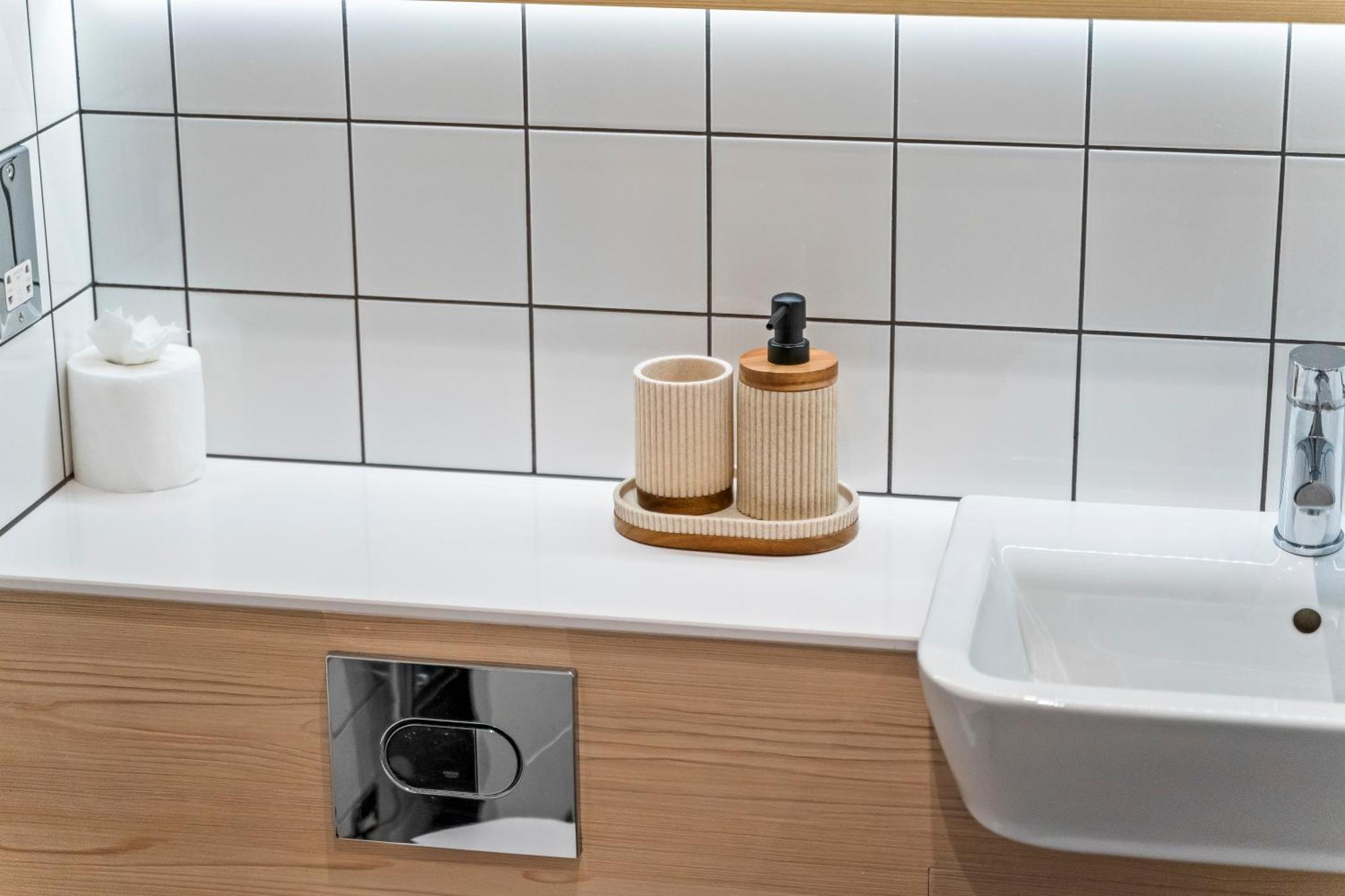 Apartment Modern Cosy 1-bed, Sleeps 6, Central, Netflix *